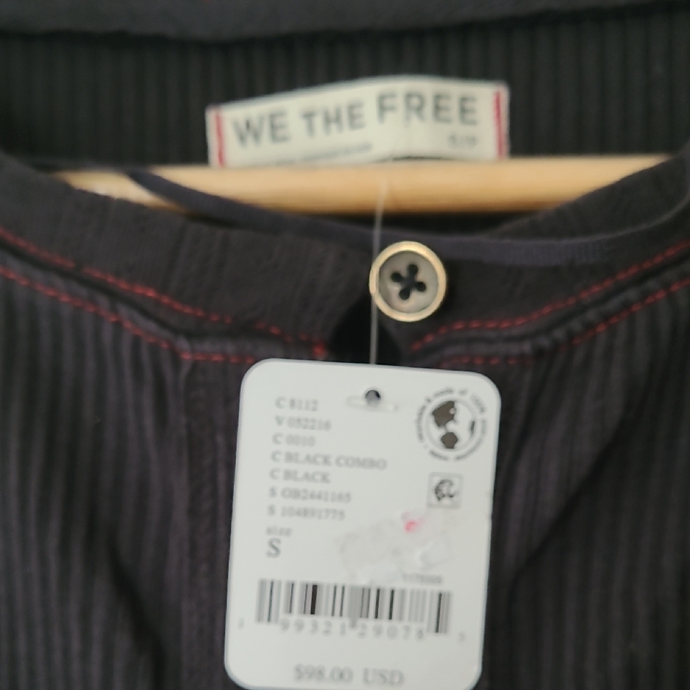 NWT We The Free - Free People - Daria Cuff Cardi - Black With Embroidered Hearts - Picture 4 of 6